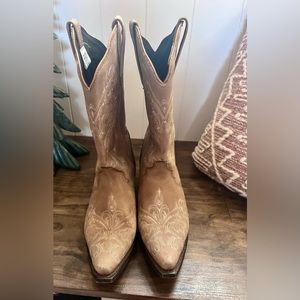 Rockin country neutral beige with white embroidery cowboy boot 9.5